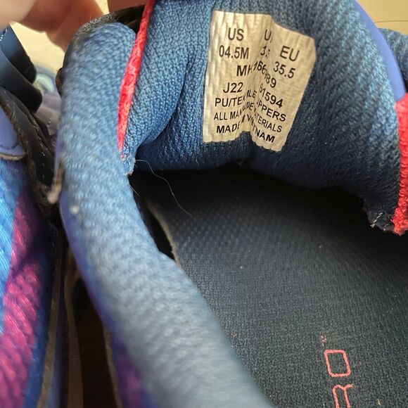 Size 4.5 / Girls' Merrell Sneakers - Picture 6 of 6